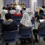 Após a Santa Missa diária, o Pe. Karl Stehlin proferia uma conferência