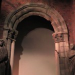 Fragmento preservado da parede frontal da Catedral de Urakami,  após a explosão de uma bomba nuclear em 9 de agosto de 1945