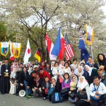 Peregrinos em Akita antes de seguirem ocaminho para o convento