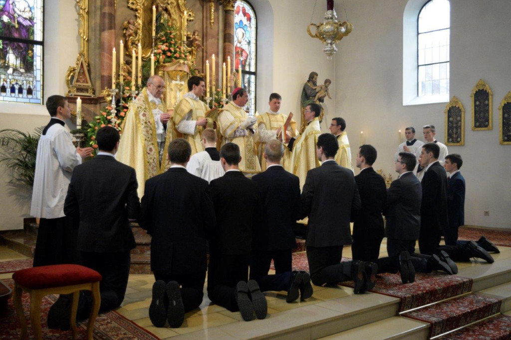 1_prise_de_soutane_et_tonsure