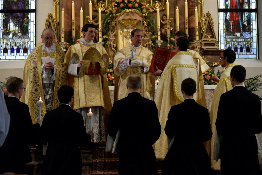 8_prise_de_soutane_et_tonsure